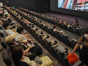 探索三亚电影院 IMAX 特色影厅，体验震撼视听盛宴