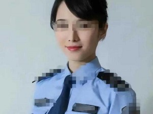 女刑警被屈辱打开双腿玩弄：定制职业装，展现女刑警的不屈与坚韧